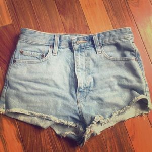 Super High Rise Cheeky Denim Shorts 26W-Light Wash